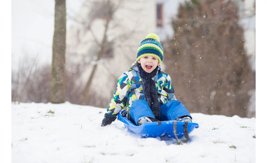 С шейни и снежни пързалки в снега!